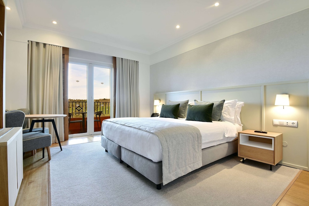 Premium Room, 1 King Bed, Golf View - Photo 12