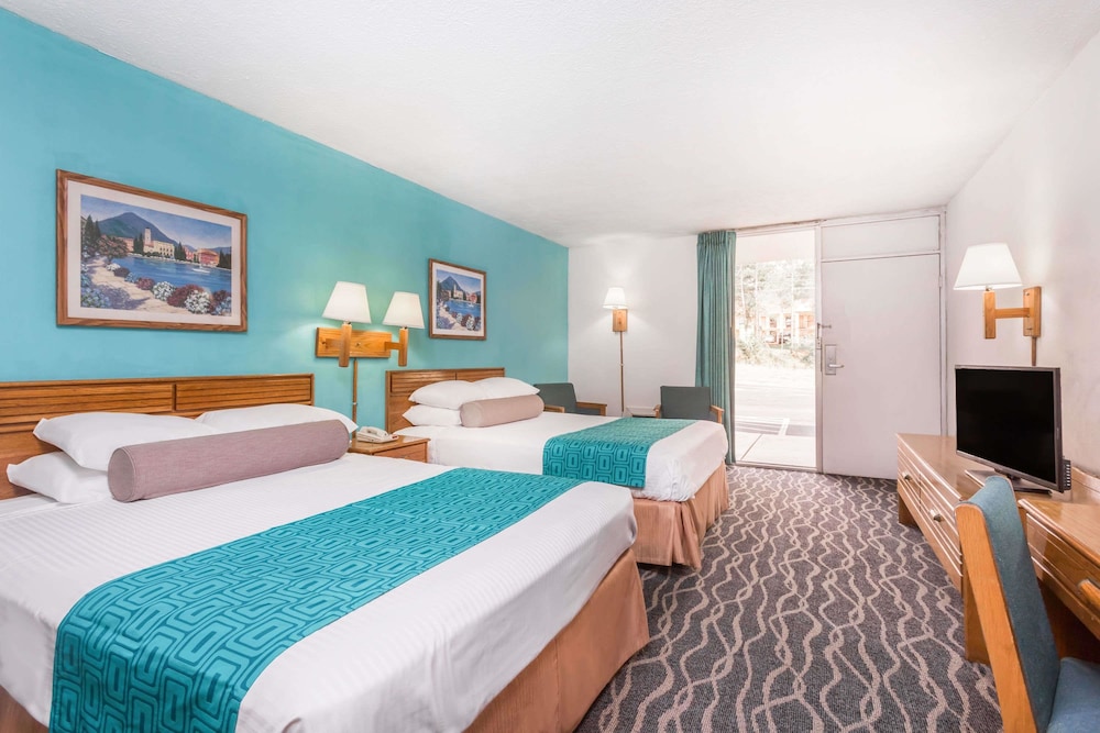 Standard Room, 2 Queen Beds photo 3