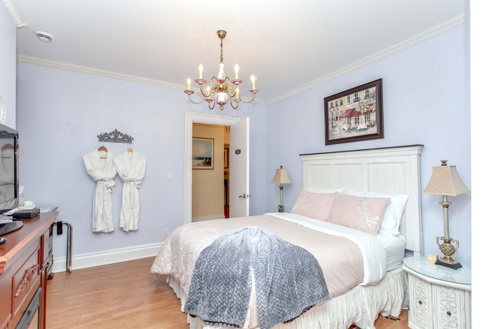 Suite, 1 Queen Bed (Venice)
