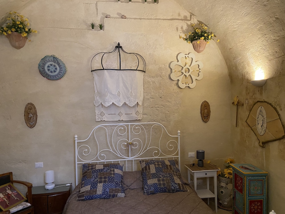 Basic Double Room (Cynisca)