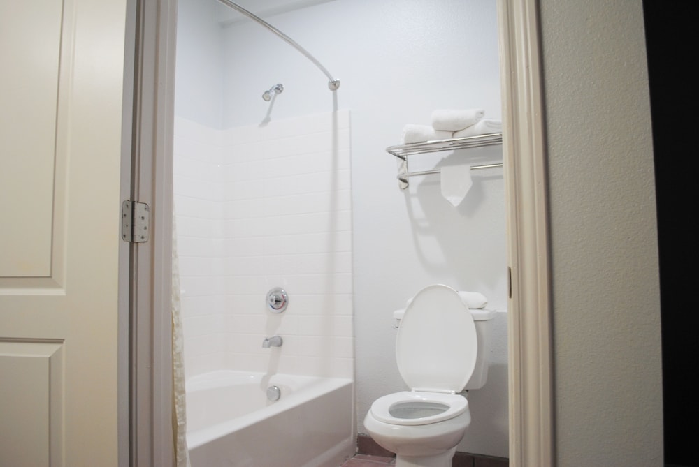 Standard Single Room, 1 King Bed - Photo 4