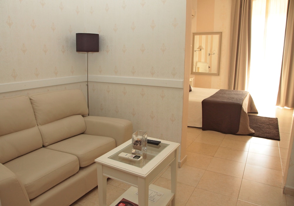 Junior Suite, City View - Photo 3