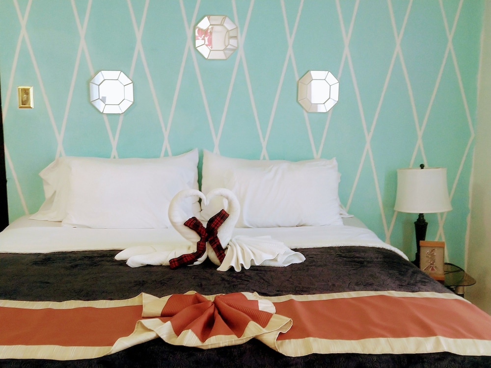 Standard Studio, 1 King Bed photo 2