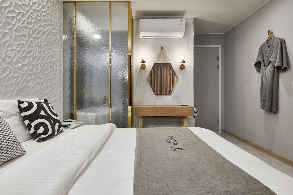 Premier Room (Deluxe) photo 3