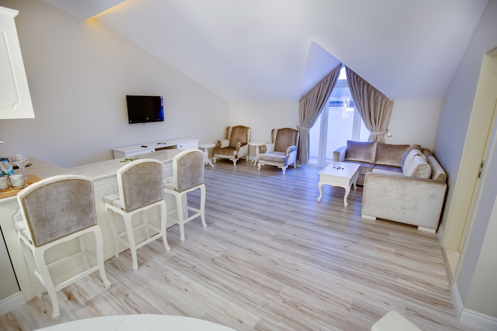 Presidential Suite with Indoor Jacuzzi