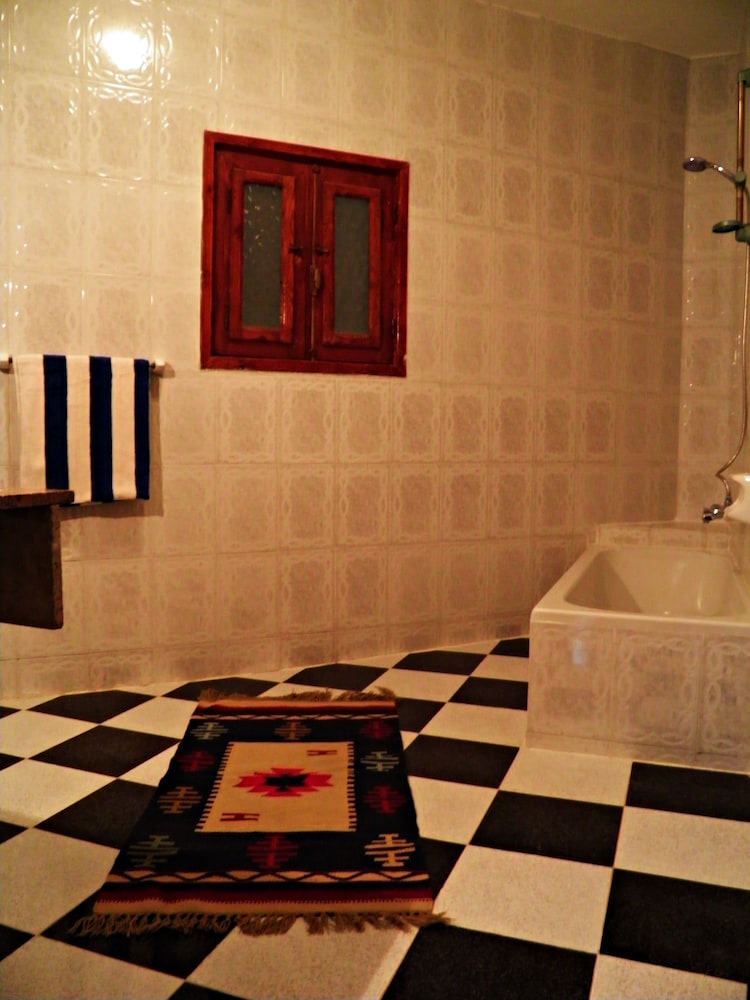 Double Room - Photo 11