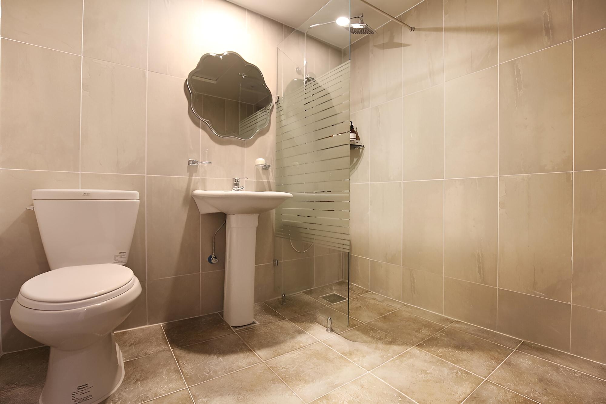 Room (Standard Room) - Photo 12