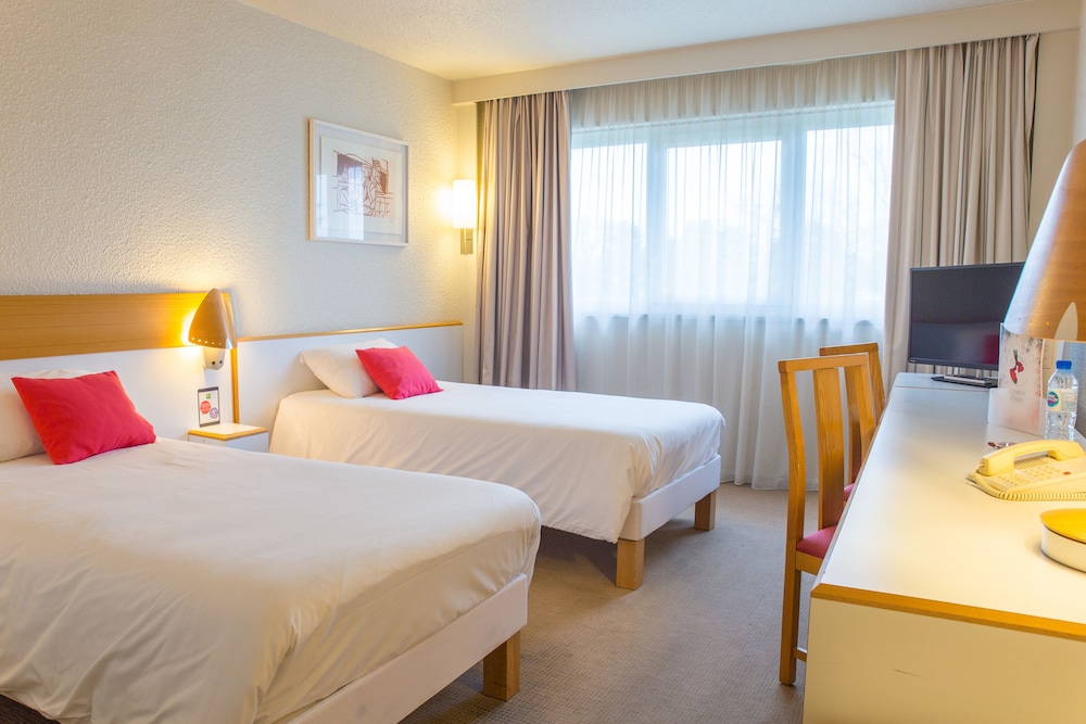 Standard Room, 2 Twin Beds - Photo 2