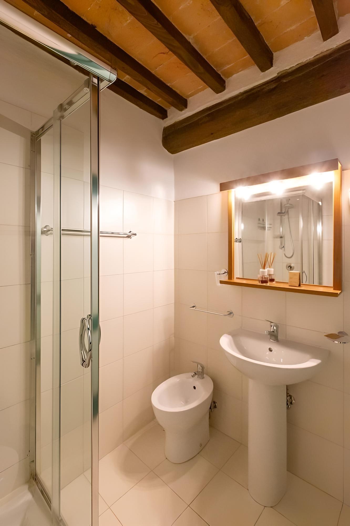 Family Apartment, 2 Bedrooms, 2 Bathrooms, Courtyard Area photo 2