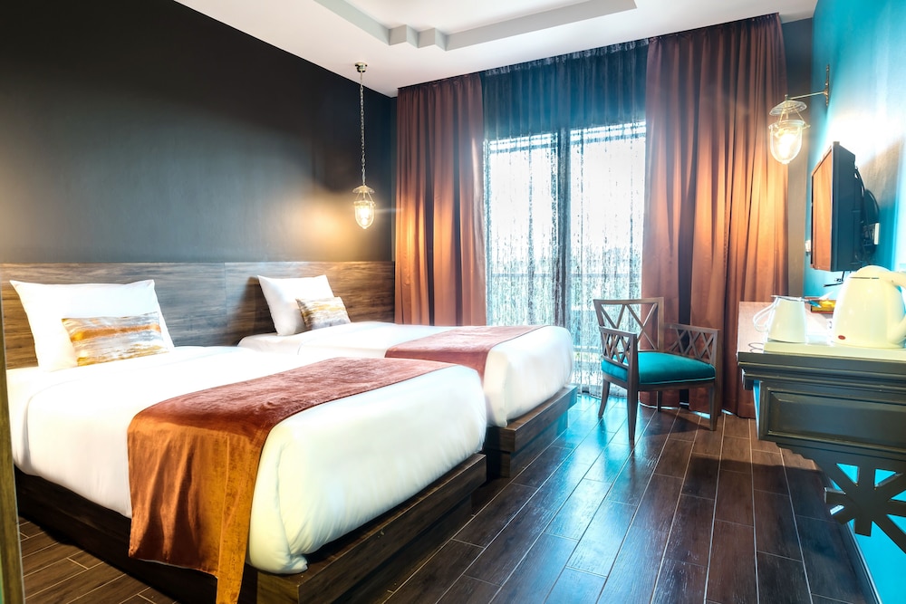 Deluxe Room - Photo 2