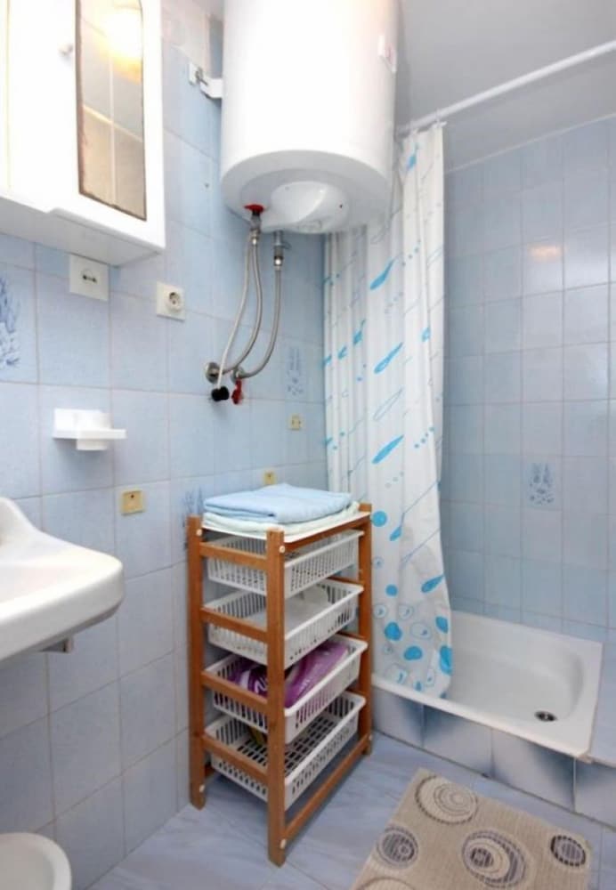 Apartment (Roki - 10 m from beach - A1(6+2) Veli)