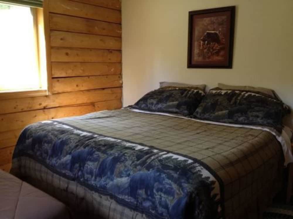 Forget me not Log Cabin, Lake view, 2 bedrooms, Private bath, jetted tub, kitchen photo 1