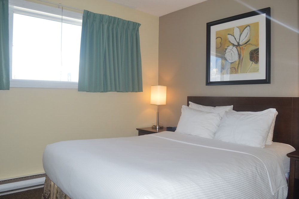 Premium 3 Queen Bed Family Suite photo 2