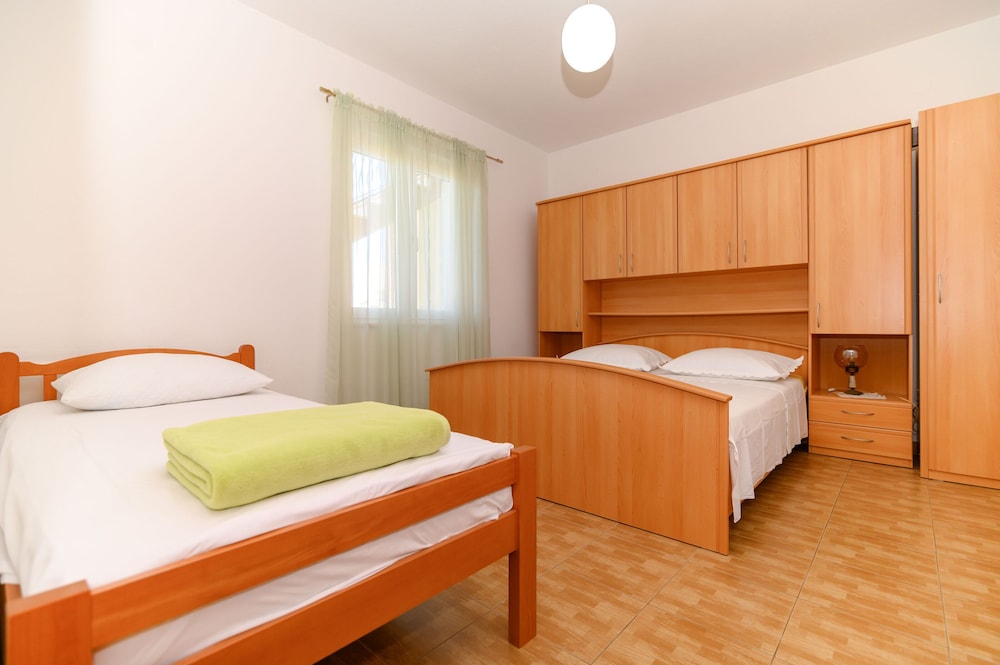 Apartment (A2)