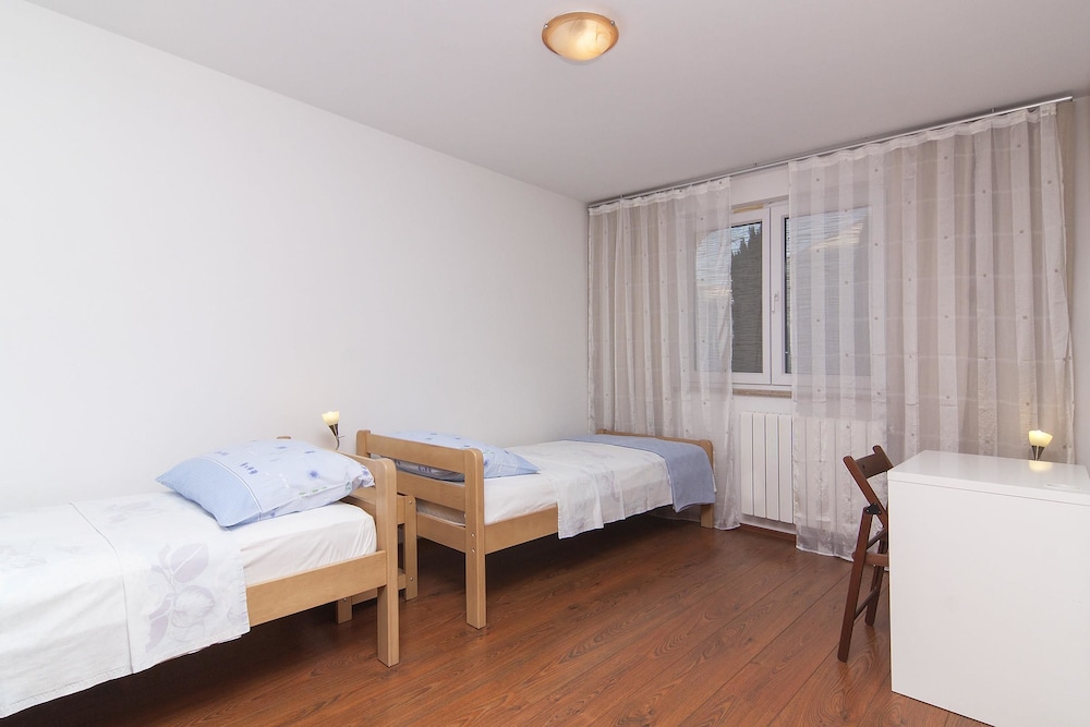 Apartment, Multiple Beds
