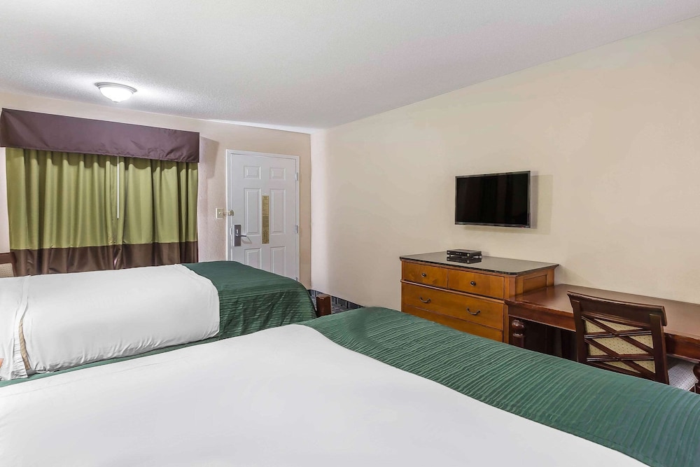Double Room, 2 Queen Beds, Non Smoking - Photo 1