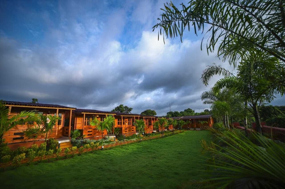 Luxurious Wooden Cottages with Garden View - Photo 7