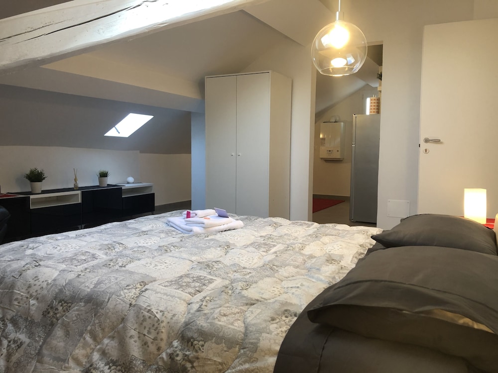 Exclusive Double Room (Black)
