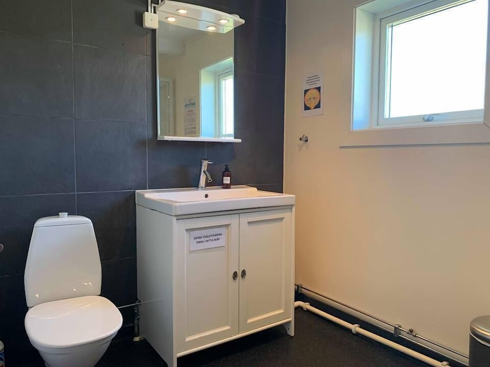 Basic Double Room, 1 Double Bed, Shared Bathroom photo 2