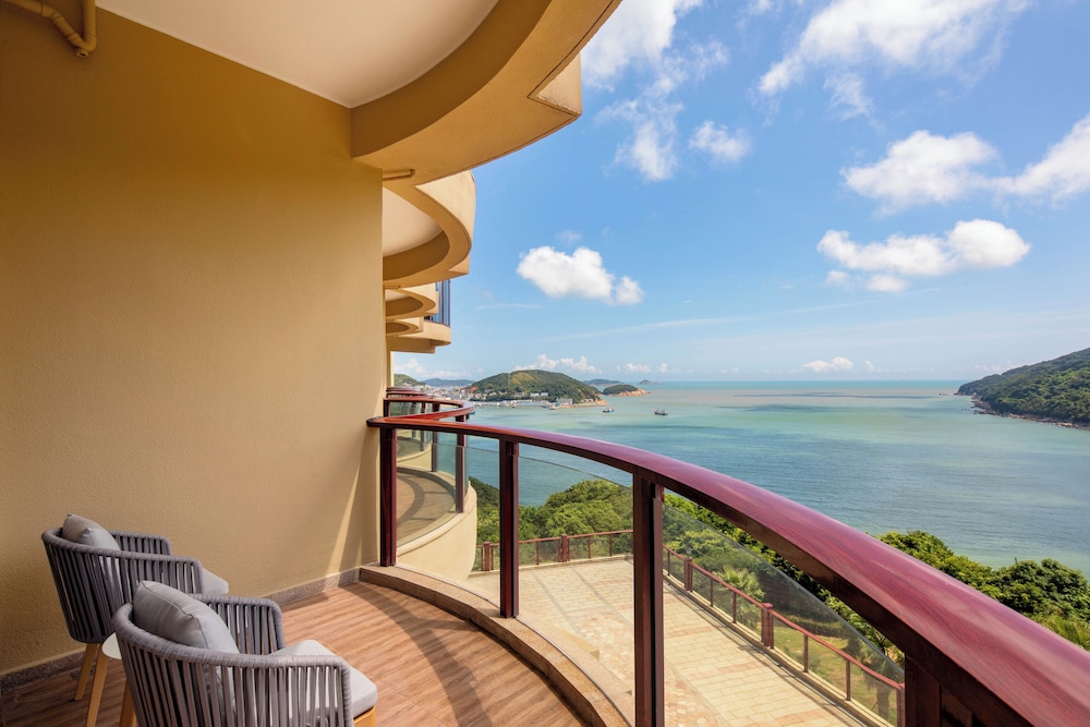 Standard Room, 1 King Bed, Sea View - Photo 5