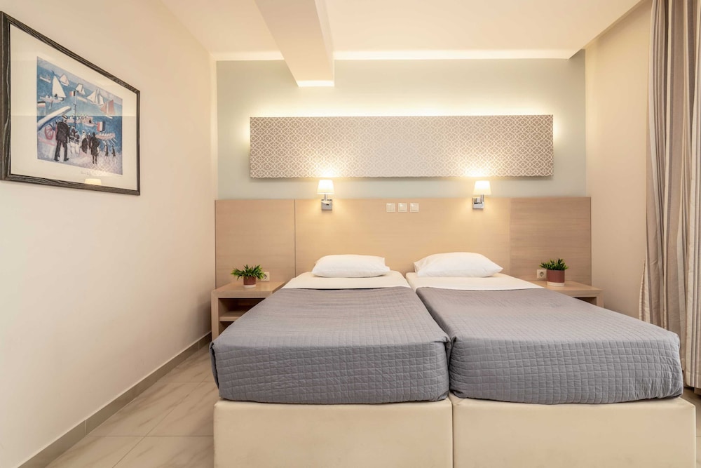 Standard Double or Twin Room, Pool View - Photo 6