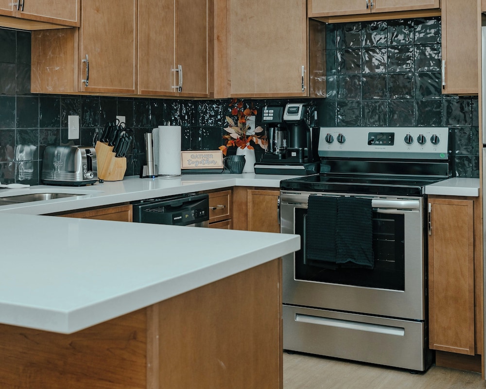City Suite, 2 Bedrooms, Kitchen, City View (#M303)