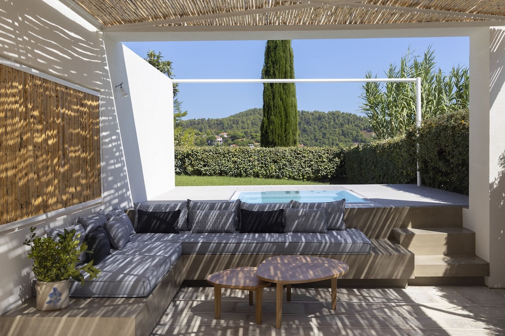 Superior Room, Jetted Tub, Garden Area - Photo 5