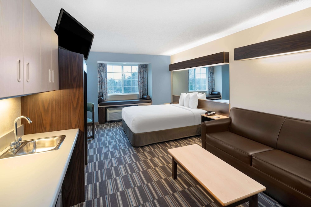 Studio Suite, 1 Queen Bed, Non Smoking - Photo 1