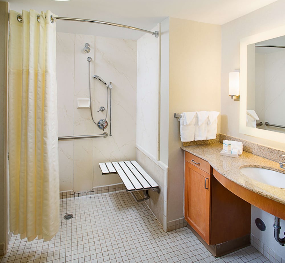 Suite, 2 Queen Beds, Accessible, Non Smoking (Mobility & Hearing, Roll-in Shower) - Photo 6
