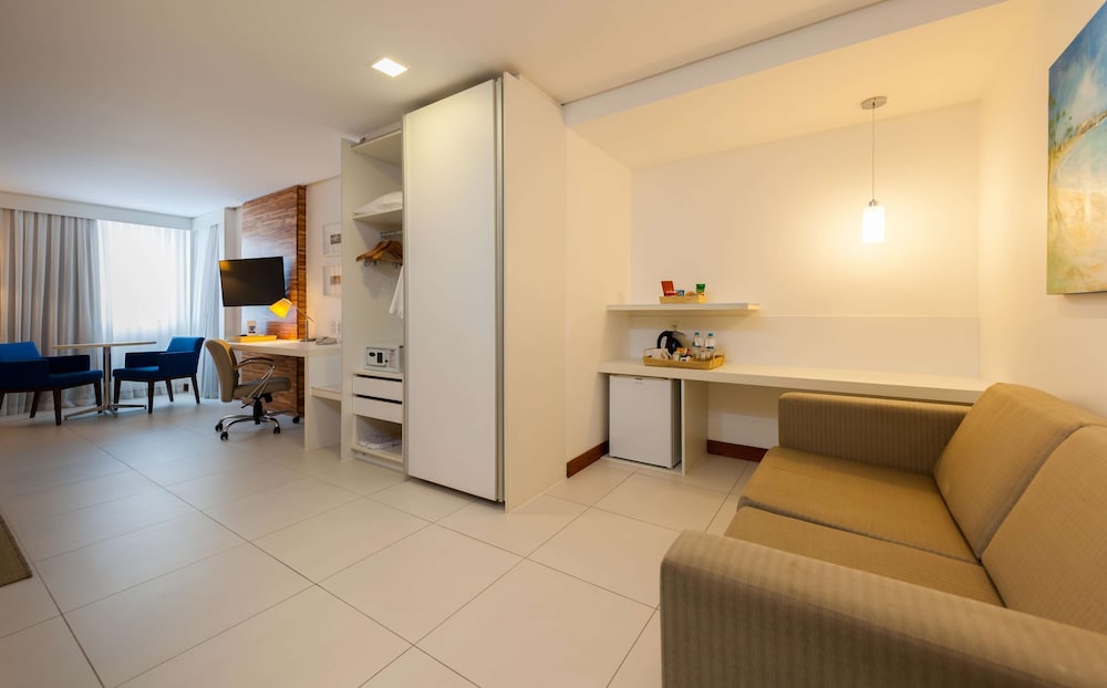 Luxury Suite, 1 King Bed, Non Smoking, Partial Ocean View - Photo 4