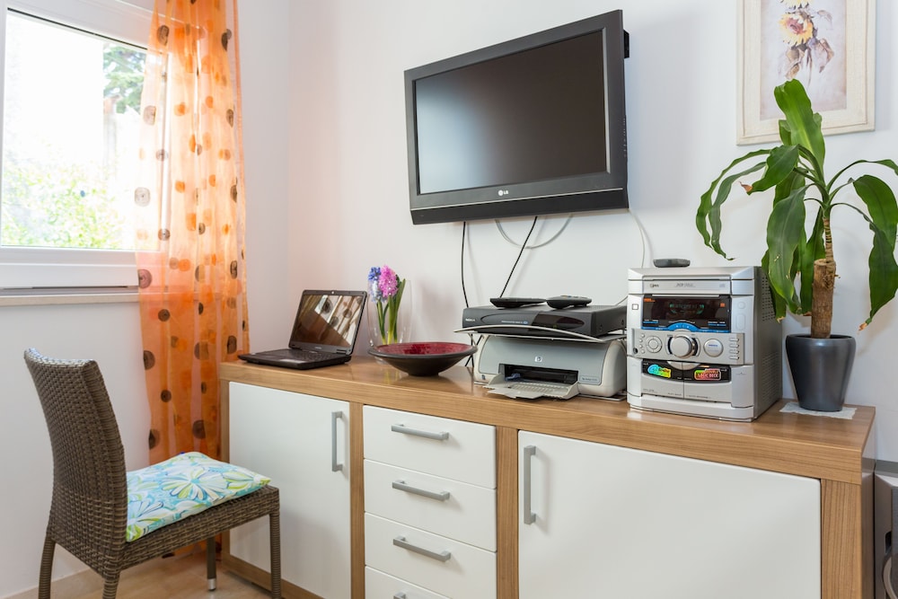 Economy Single Room, Shared Bathroom, Garden View photo 3