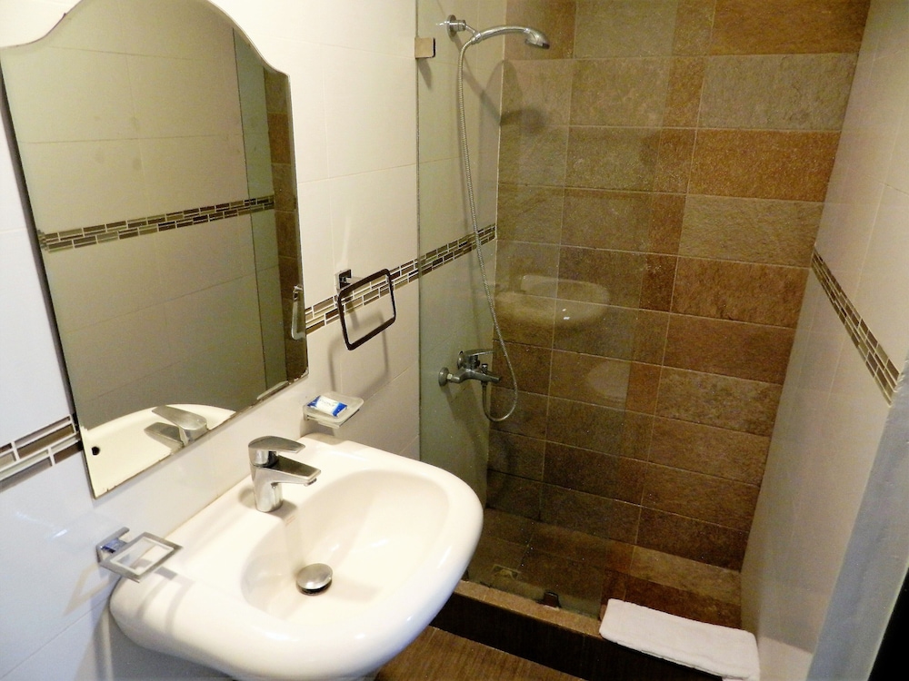 Double Room - Photo 13