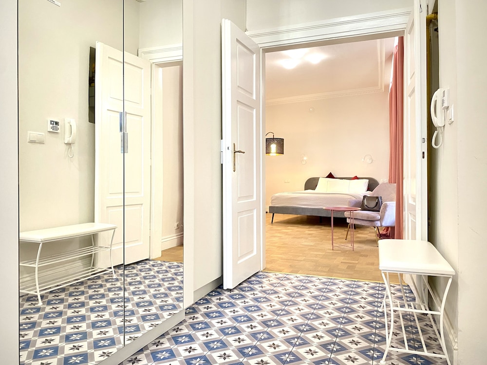 Deluxe Apartment, 2 Bedrooms, City View photo 2