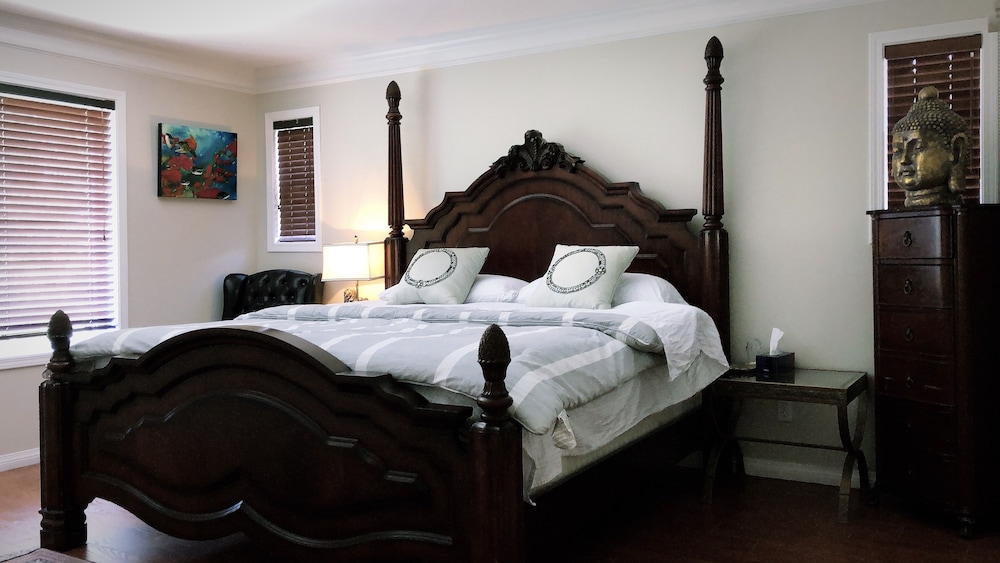 Royalty King Bed photo 1