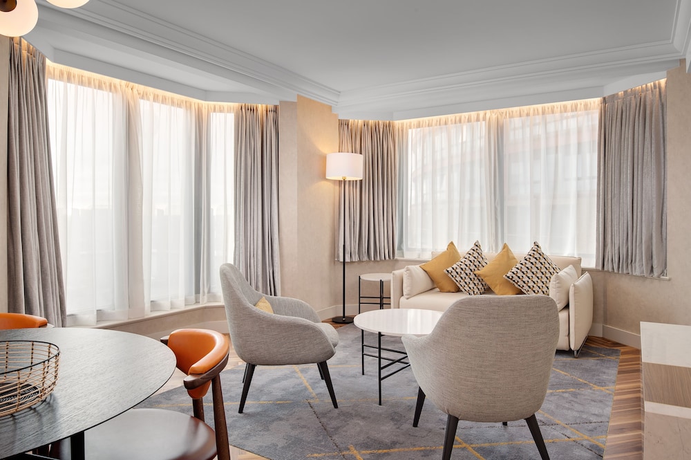 Suite, 1 King Bed