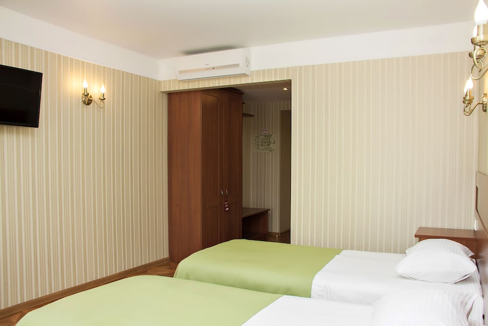Standard Double or Twin Room, River View photo 3