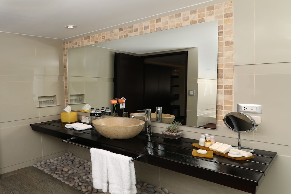 Executive Twin Room - Photo 13