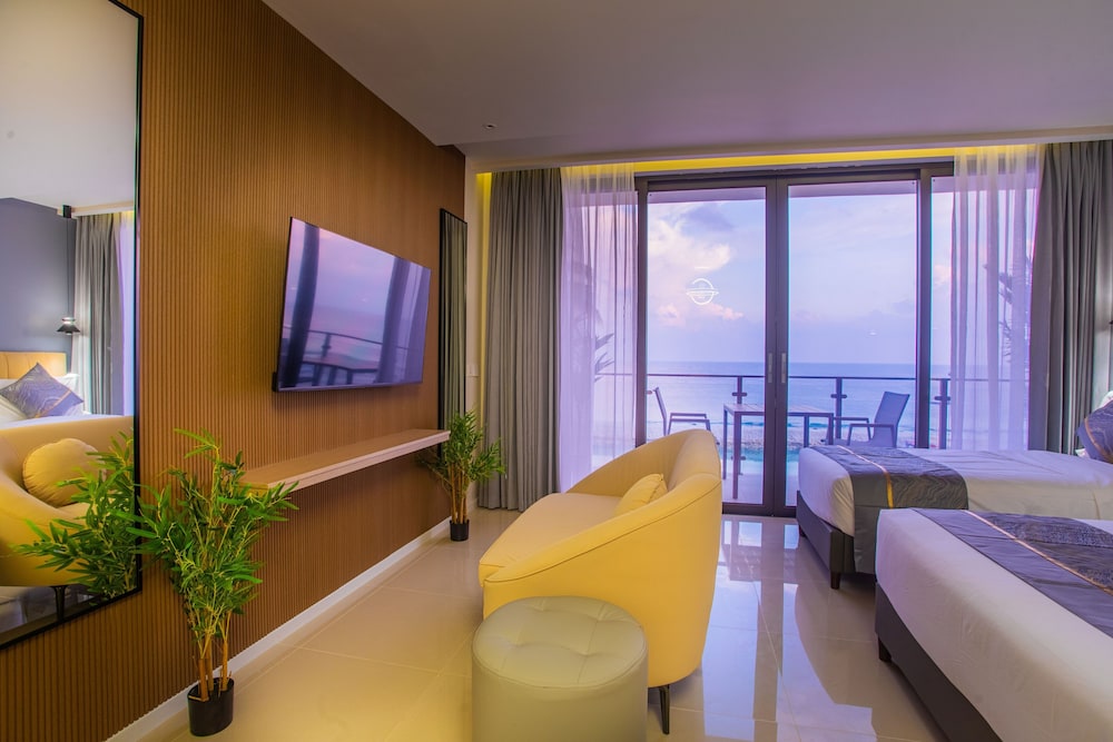 Deluxe Triple Room, Balcony, Sea View photo 3