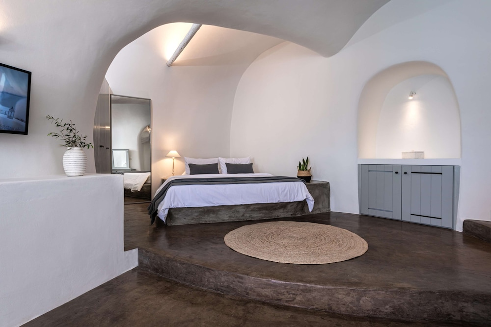 Deluxe Suite with Indoor Hot tub - Photo 7