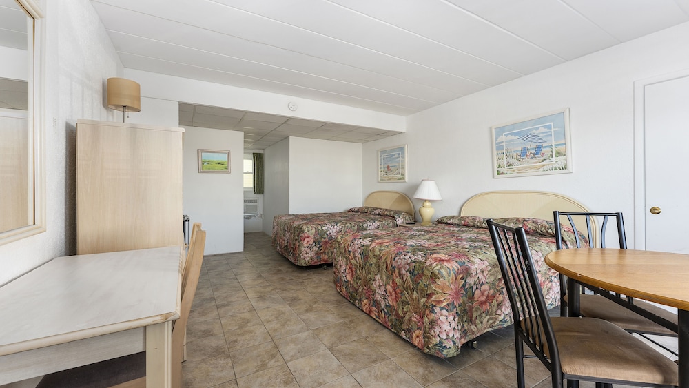 Standard Room, 2 Double Beds, Pool View, Poolside photo 3
