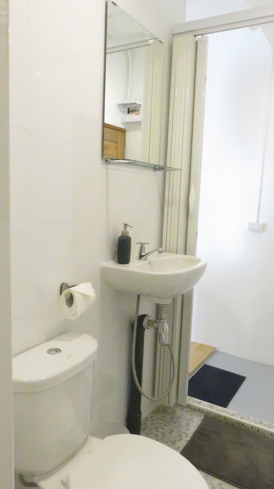 Standard Studio, Private Bathroom photo 2