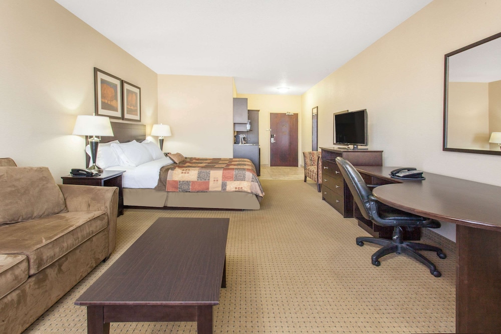 Suite, 1 King Bed, Non Smoking - Photo 6