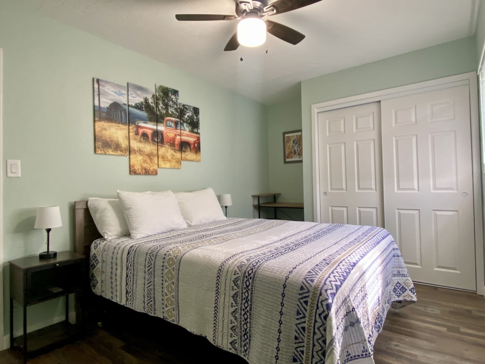 2 Bedroom House with Full Kitchen photo 3