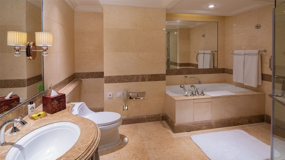 Suite, 1 Bedroom - Photo 4