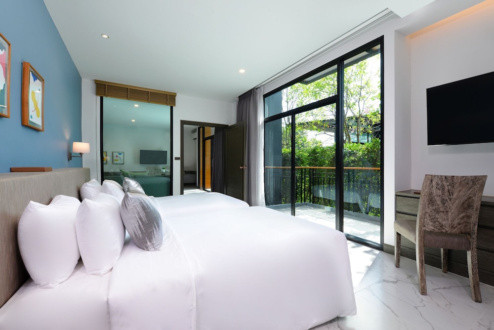 Suite - Photo 15