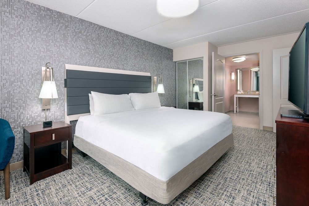 Suite, 2 Bedrooms, Accessible, Non Smoking (Mobility/Hearing, Bathtub) photo 3
