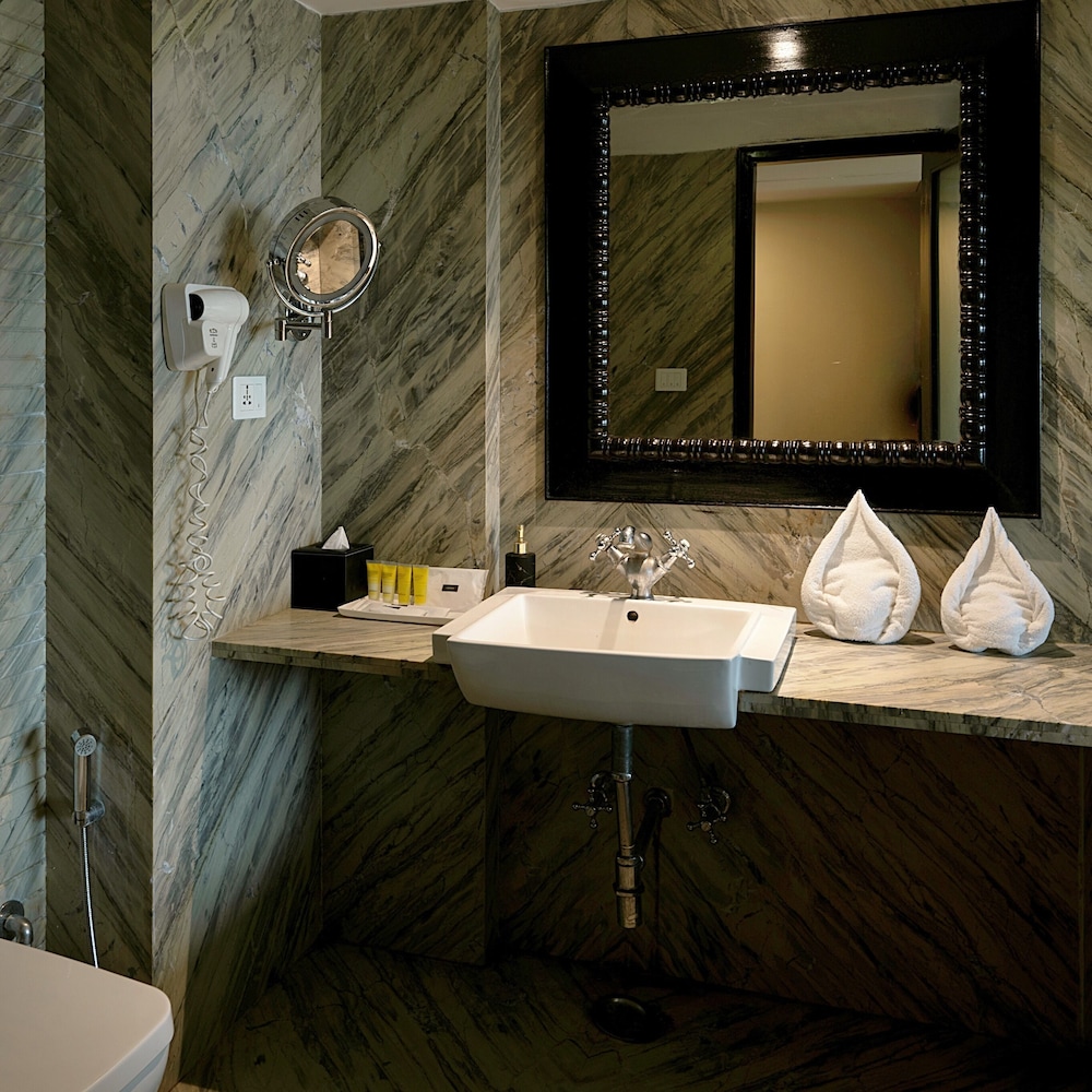 Premier Suite, 2 Queen Beds, Bathtub, River View - Photo 2