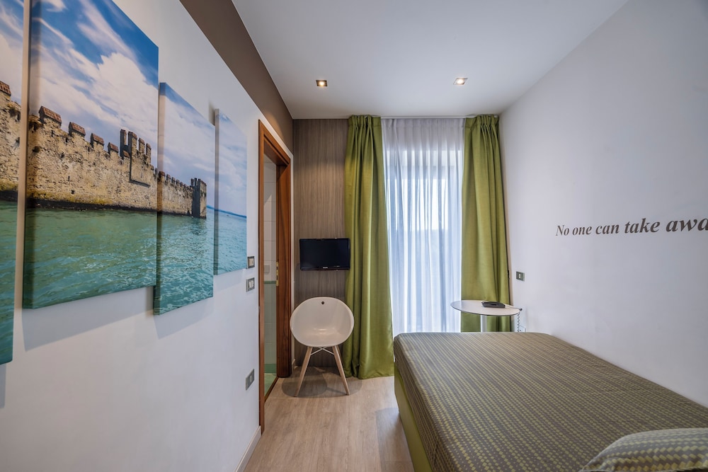 Standard Single Room, Balcony, Garden View (1st floor) photo 1