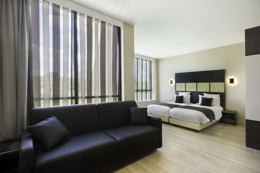 Family Room, 1 Queen Bed with Sofa bed, Non Smoking photo 2