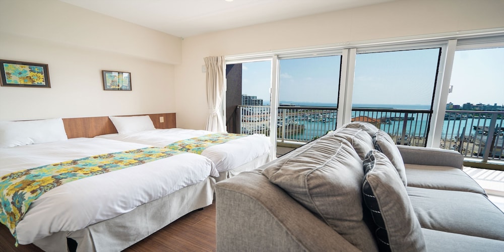 Superior Twin Room, Non Smoking, Harbor View photo 3